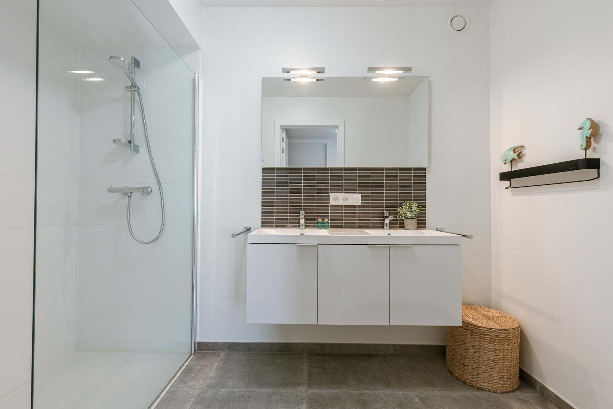 Huswell - Modern With Sunny Terrace In Appartement *