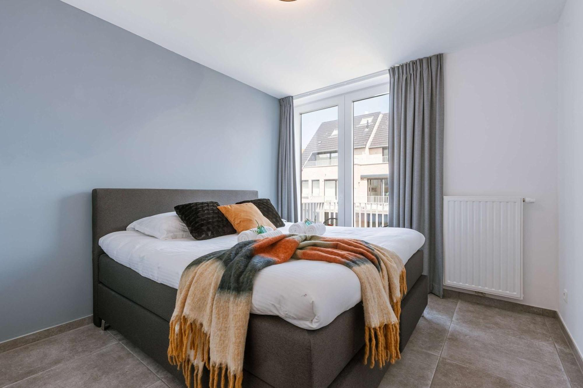 Huswell - Modern With Sunny Terrace In